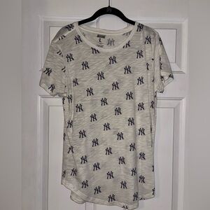 Women's Tailgate Yankee White and Navy Logo Print Top